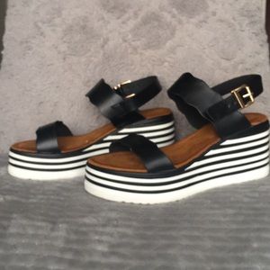 Platform sandals (Black&White) size 8